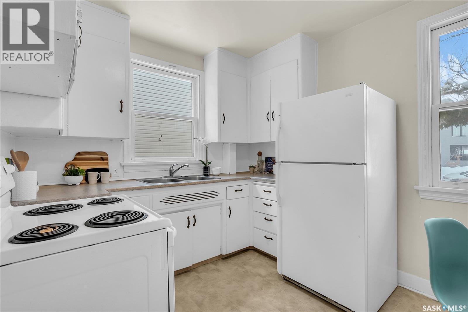 1115 9Th Street E, Saskatoon, SK - Indoor Photo Showing Kitchen With Double Sink