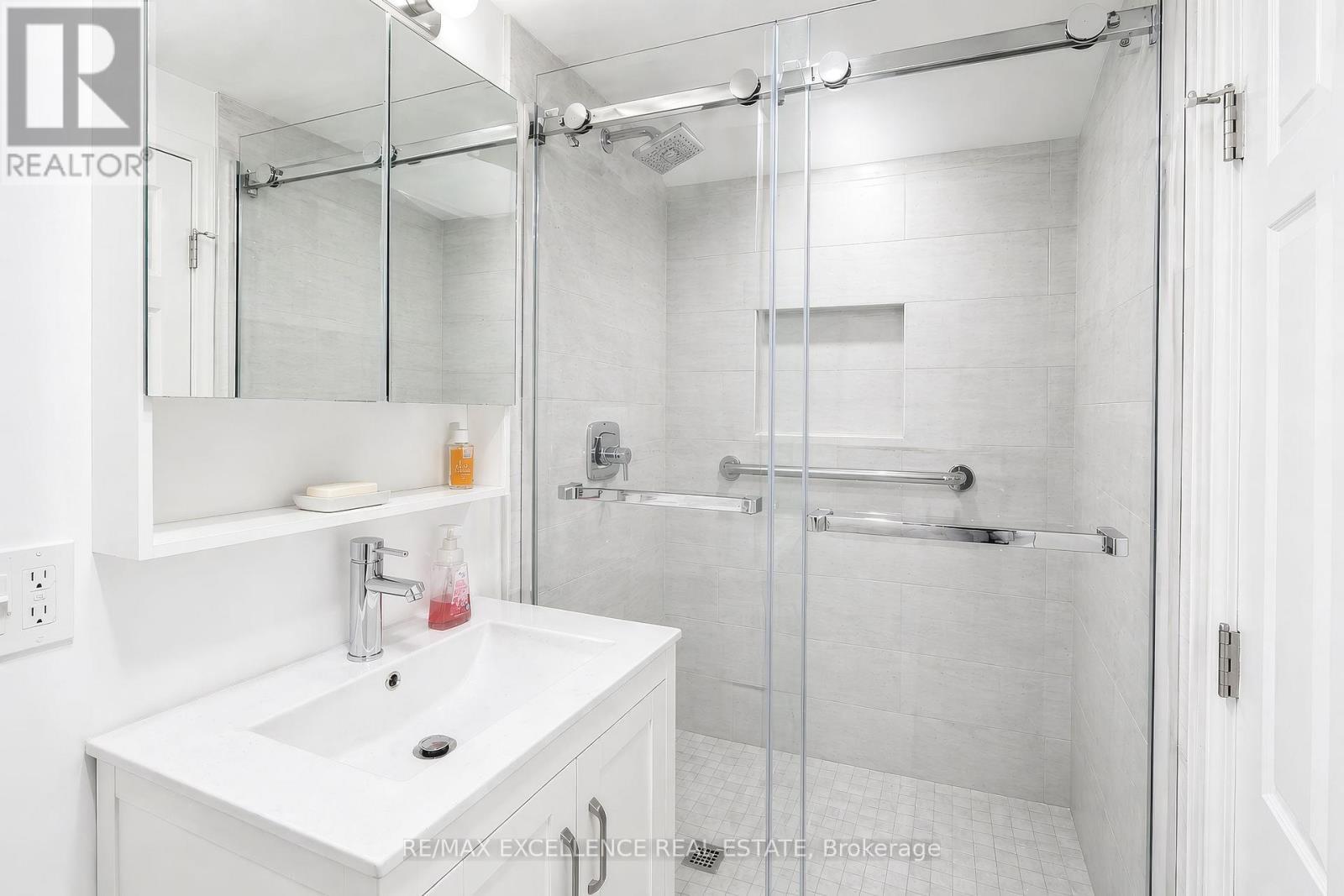 7256 Topping Road, Mississauga, ON - Indoor Photo Showing Bathroom