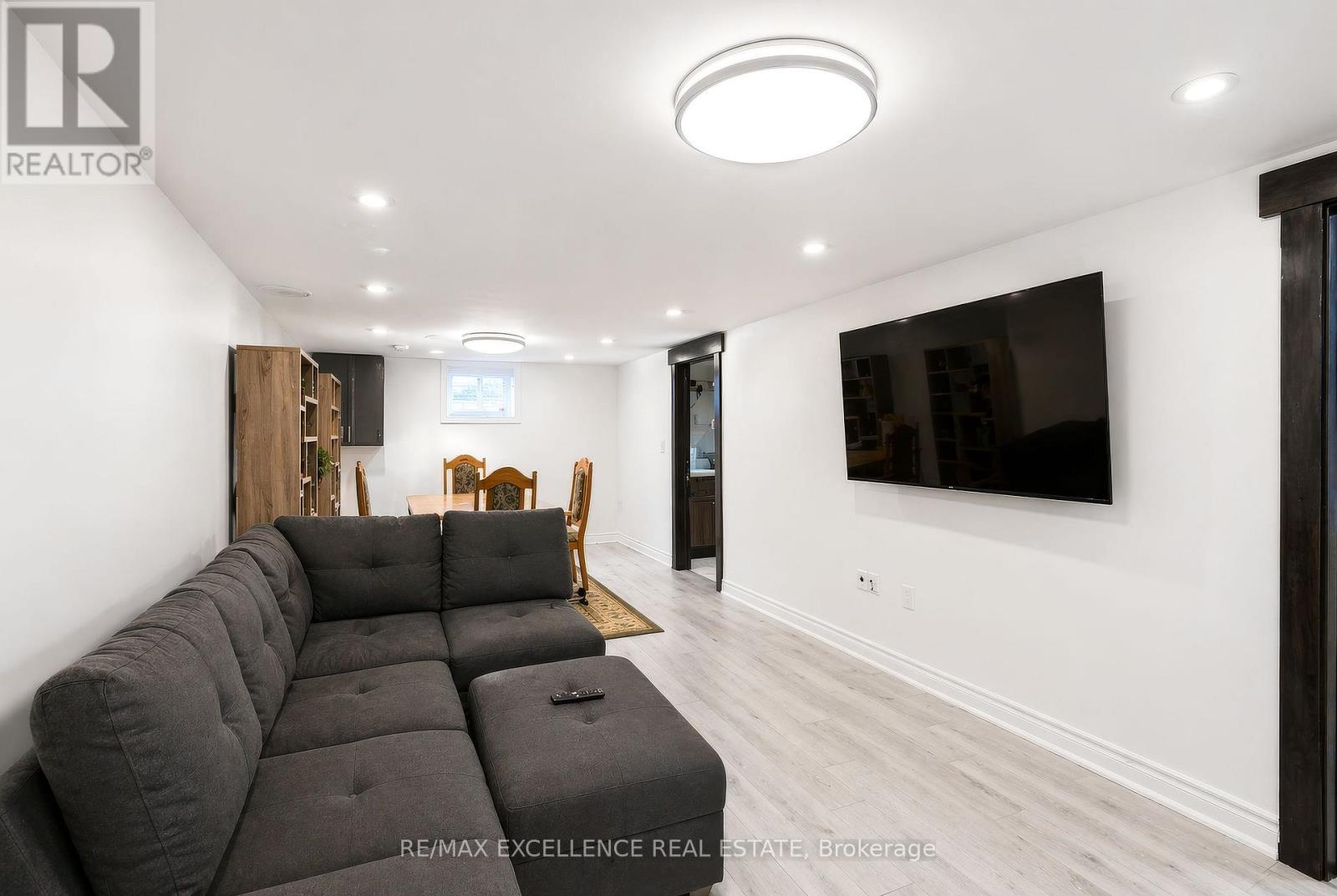 7256 Topping Road, Mississauga, ON - Indoor Photo Showing Living Room