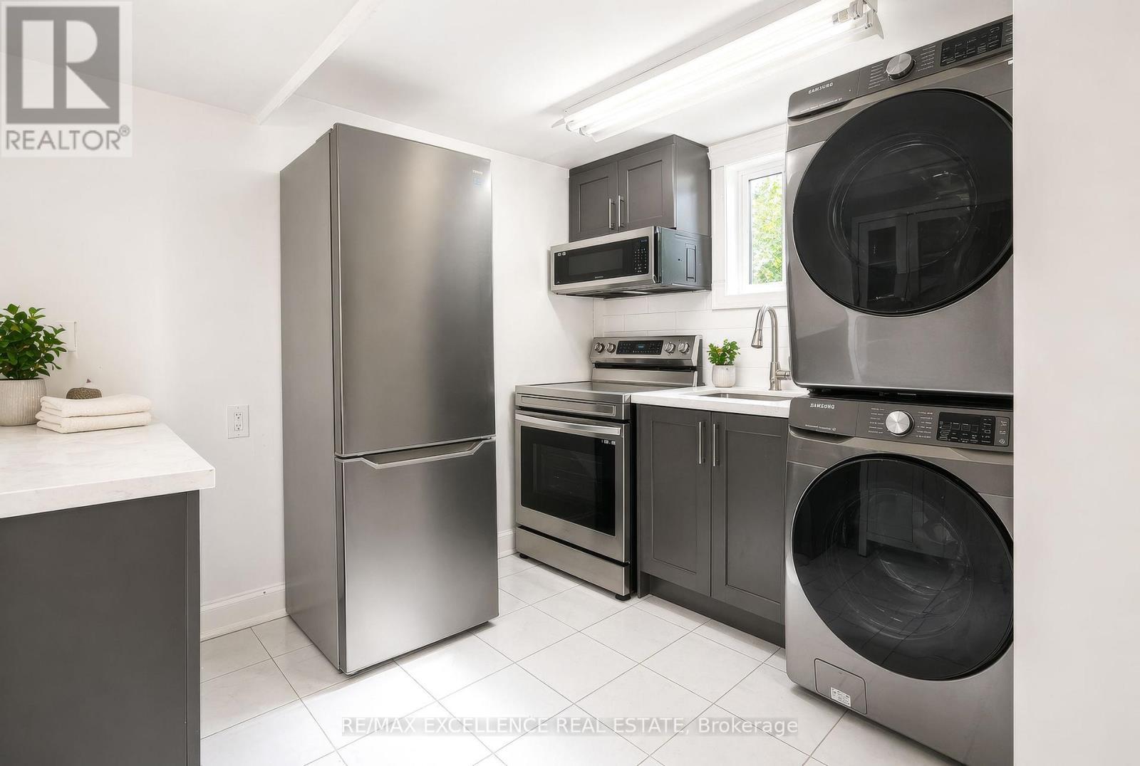 7256 Topping Road, Mississauga, ON - Indoor Photo Showing Laundry Room