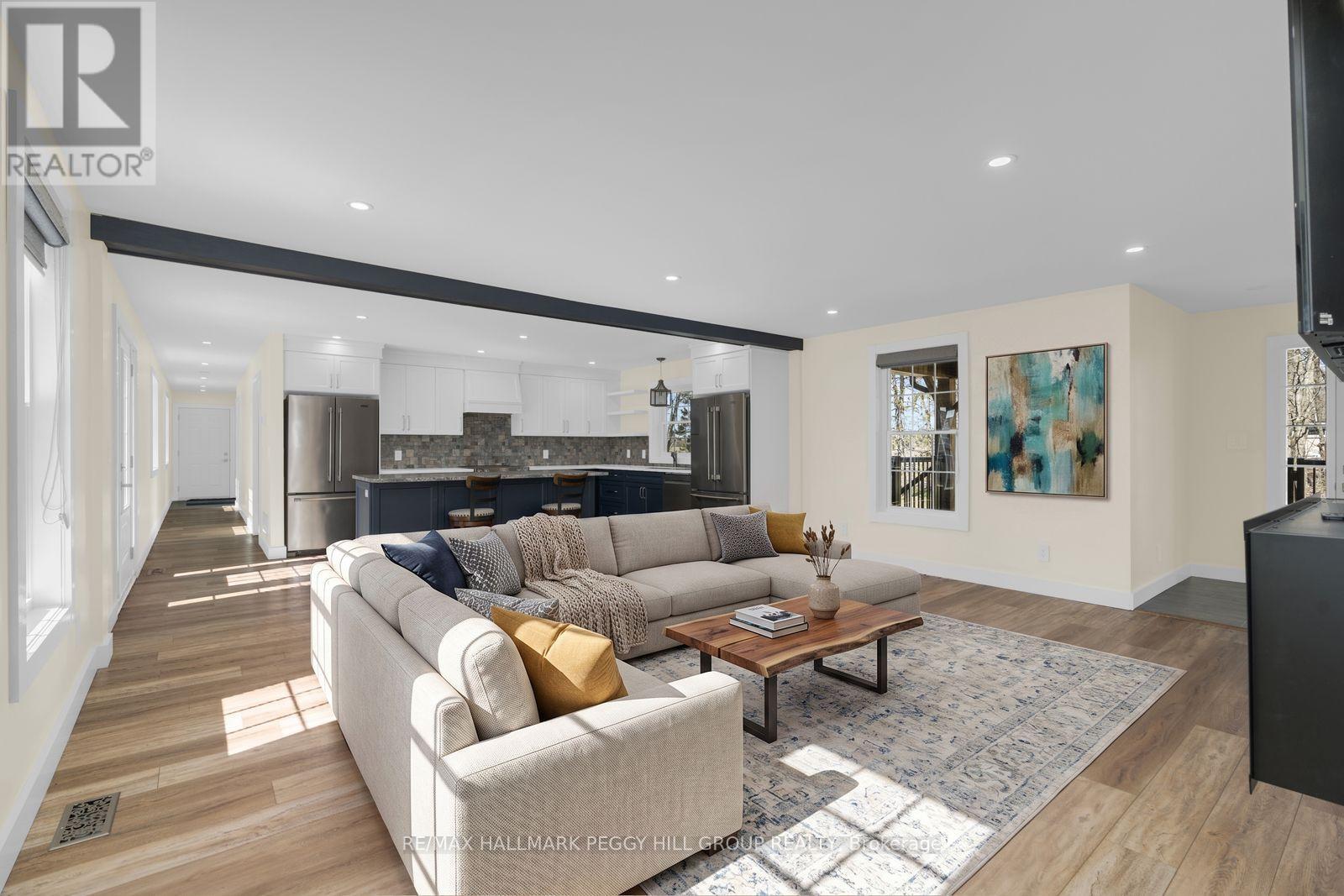 79 Concession 2 W, Tiny, ON - Indoor Photo Showing Living Room