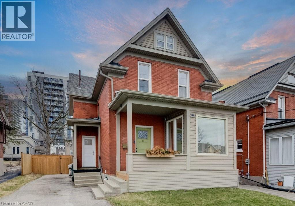 8 Spring Street E, Waterloo, ON - Outdoor With Facade