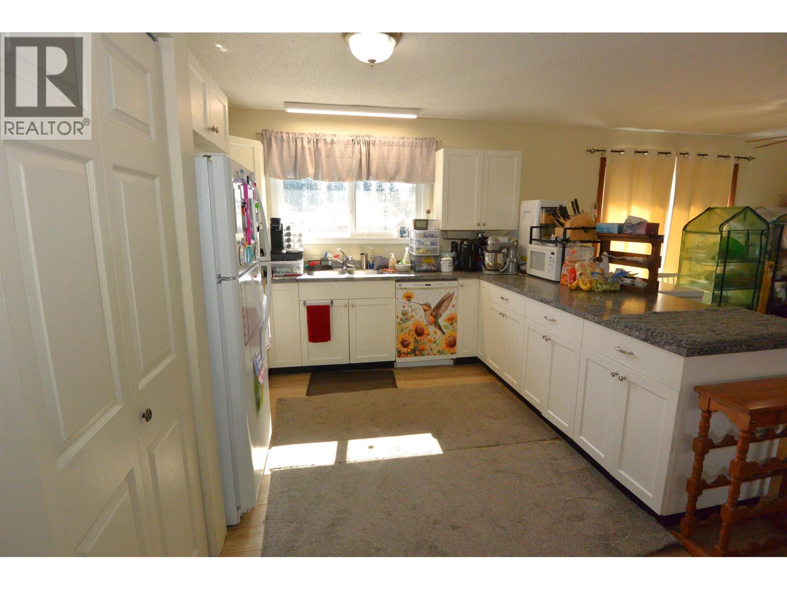 4465 Birch Crescent, Smithers, BC - Indoor Photo Showing Kitchen