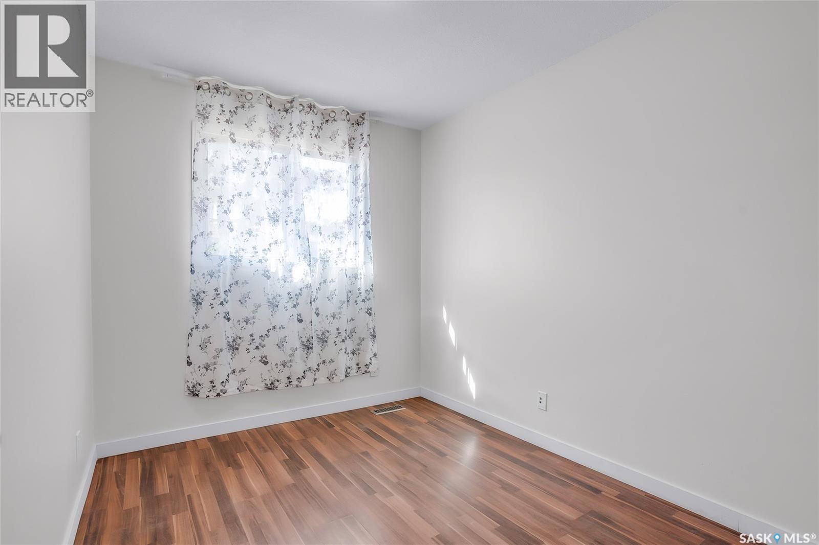 122 Clancy Drive, Saskatoon, SK - Indoor Photo Showing Other Room