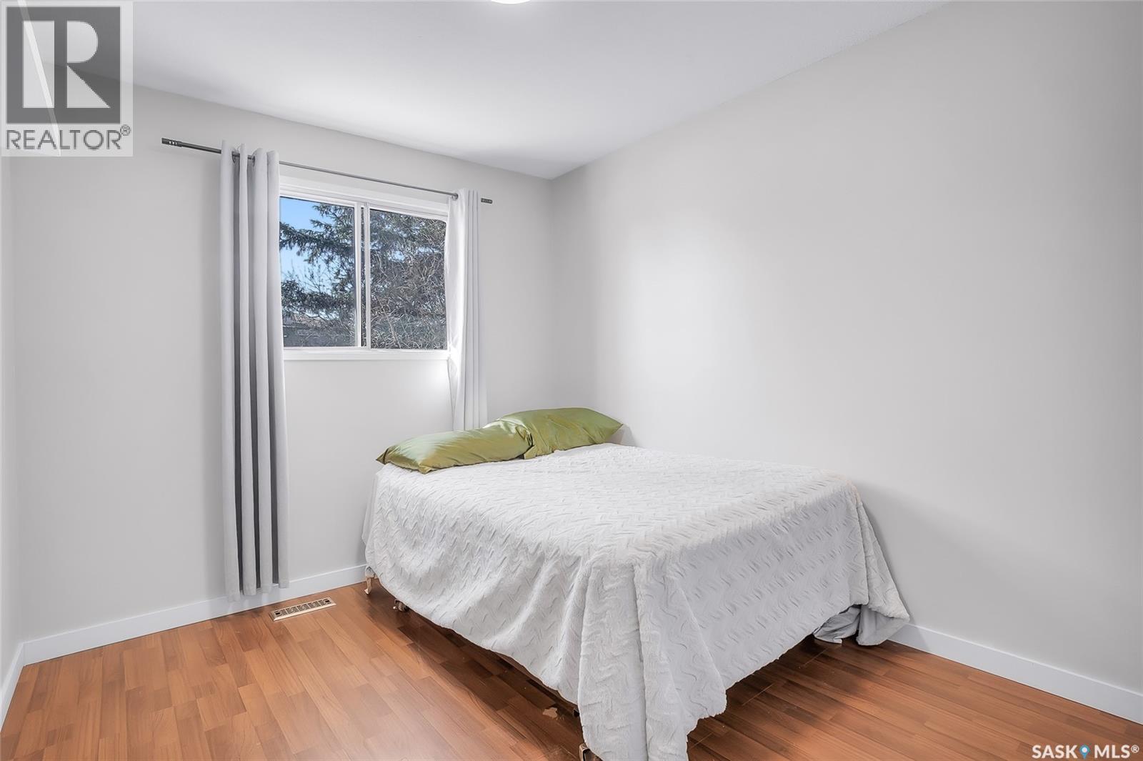 122 Clancy Drive, Saskatoon, SK - Indoor Photo Showing Bedroom