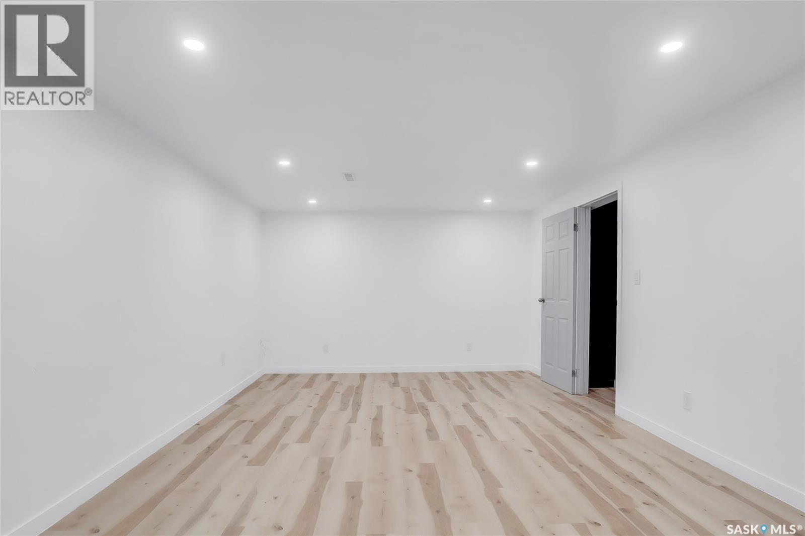 122 Clancy Drive, Saskatoon, SK - Indoor Photo Showing Other Room