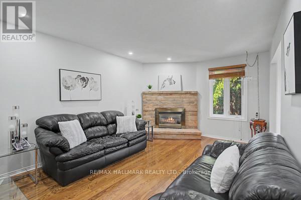 10 Haskell Crescent, Aurora, ON - Indoor Photo Showing Living Room With Fireplace