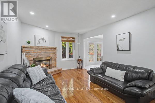 10 Haskell Crescent, Aurora, ON - Indoor Photo Showing Living Room With Fireplace