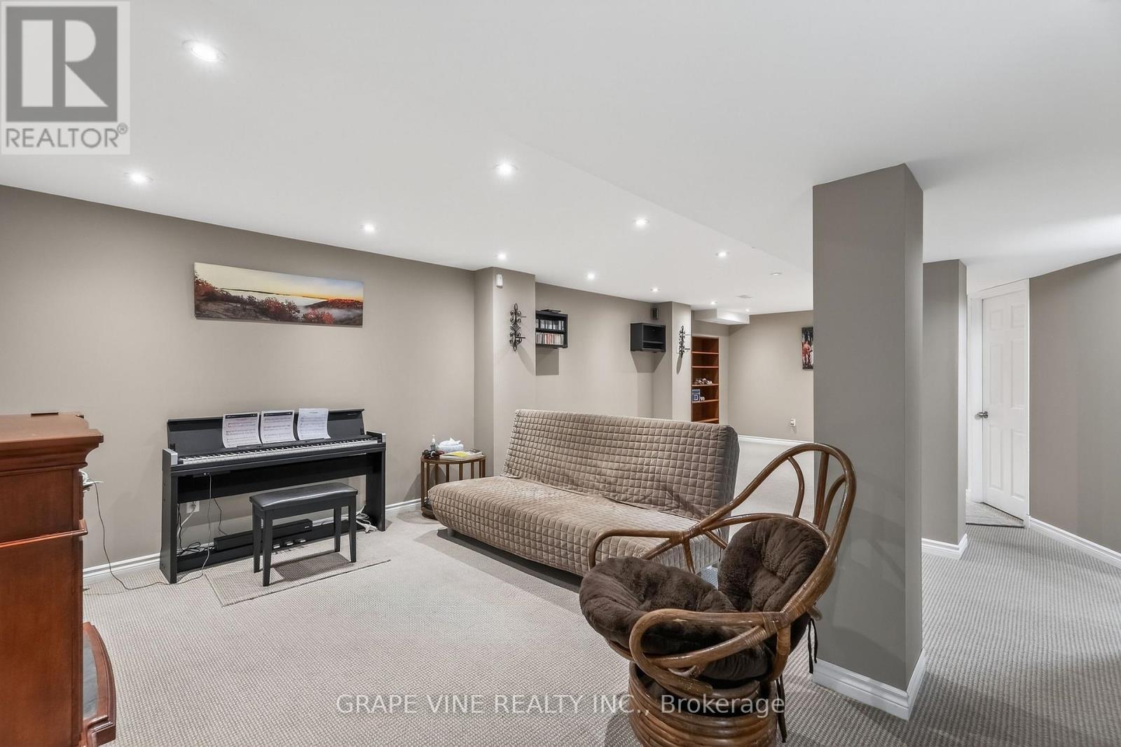 103 Rowallen Place, Ottawa, ON