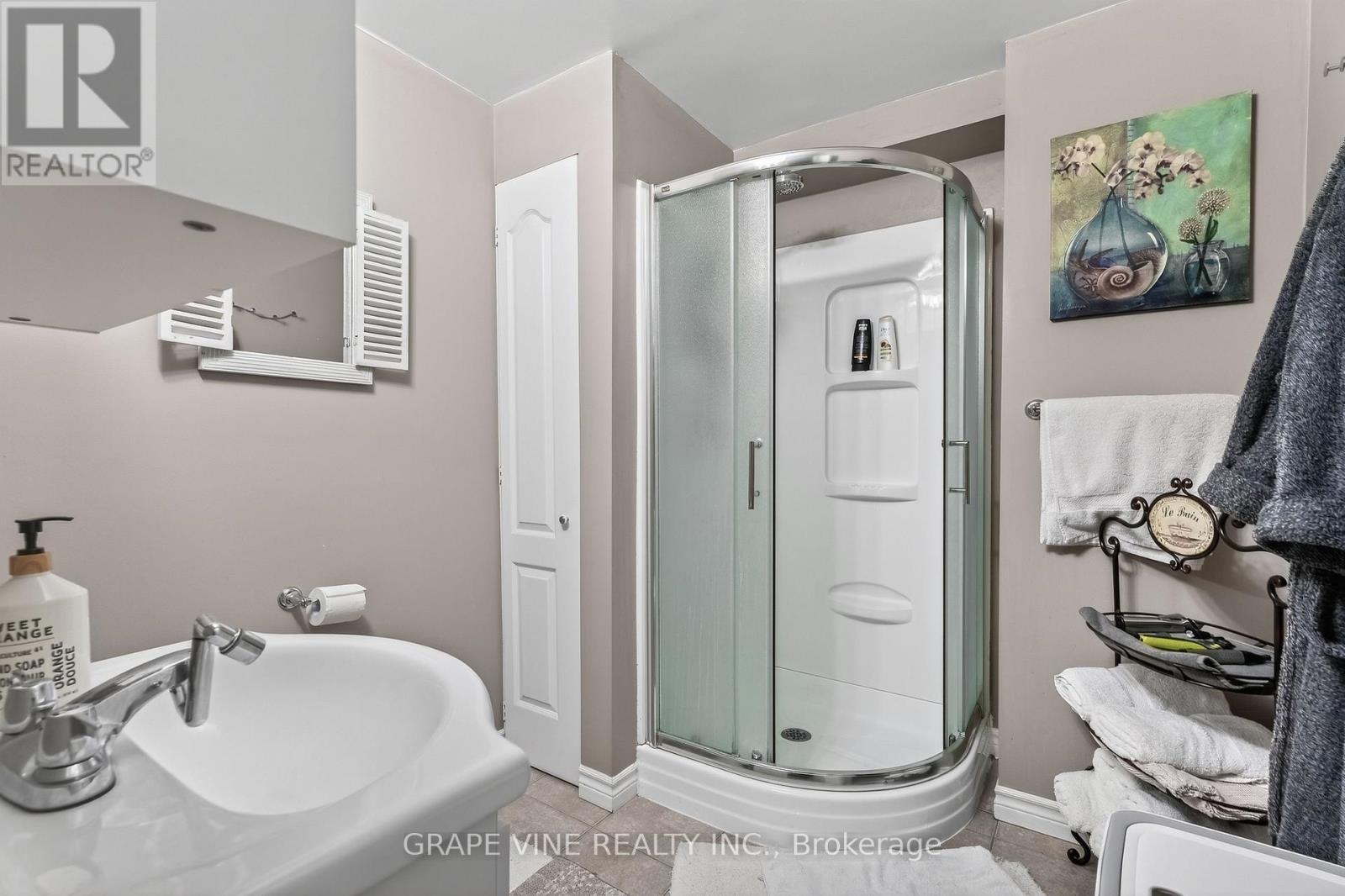 103 Rowallen Place, Ottawa, ON