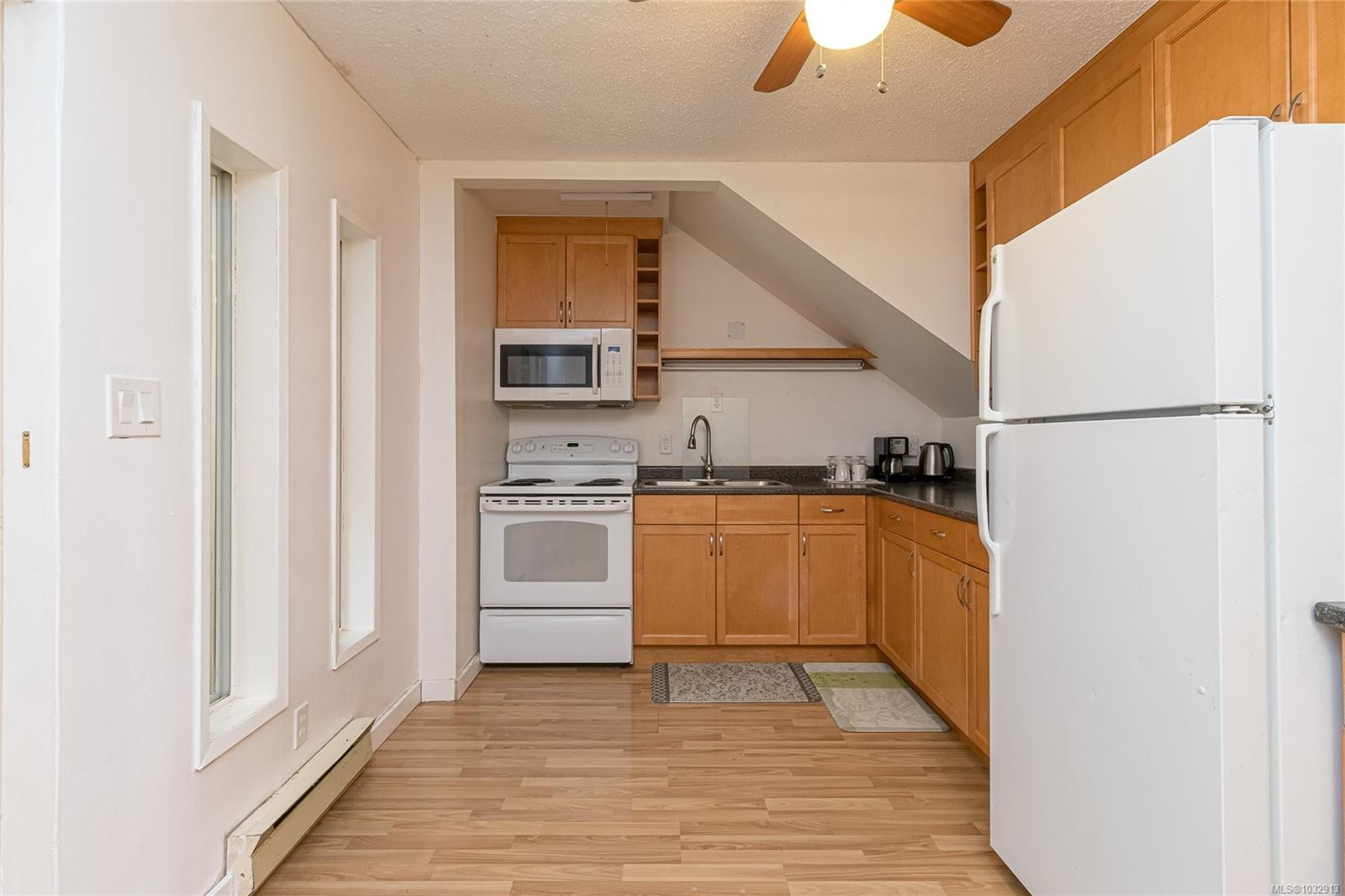 24 Vickery Rd, View Royal, BC