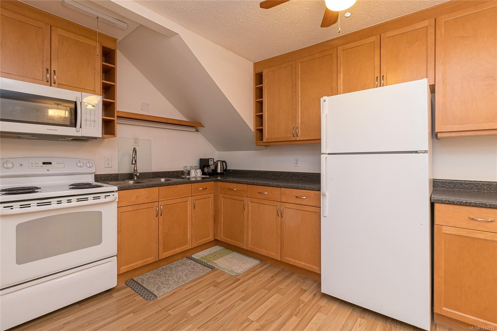 24 Vickery Rd, View Royal, BC