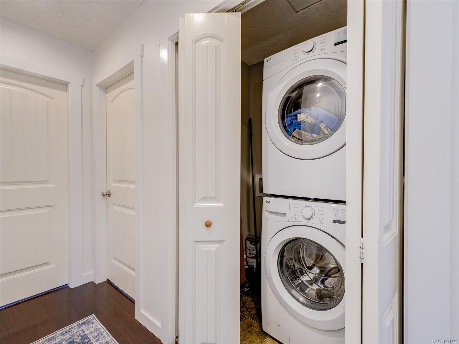 6894 Beaton Rd, Sooke, BC - Indoor Photo Showing Laundry Room