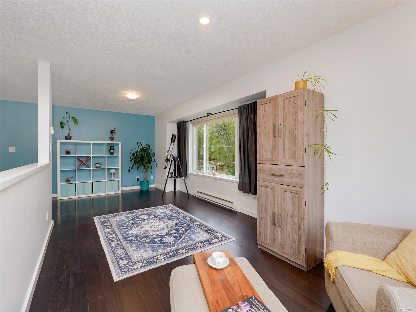 6894 Beaton Rd, Sooke, BC - Indoor Photo Showing Living Room
