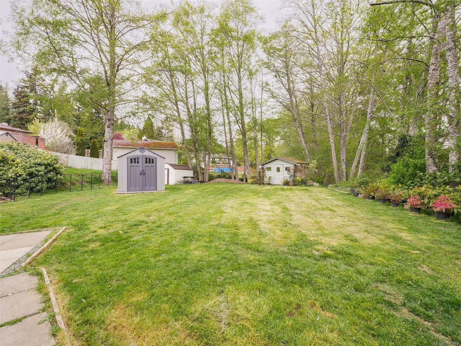 6894 Beaton Rd, Sooke, BC - Outdoor