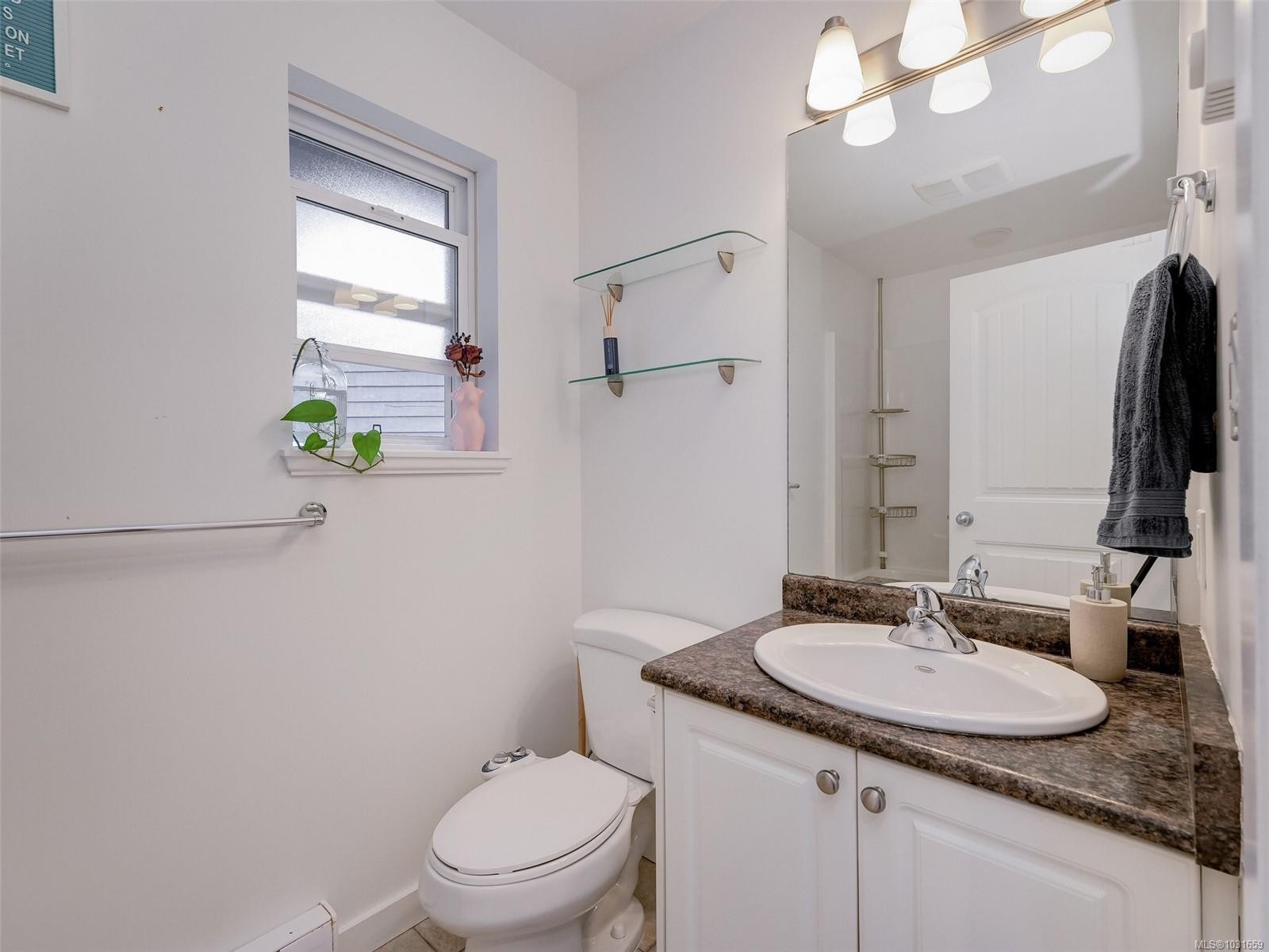 6894 Beaton Rd, Sooke, BC - Indoor Photo Showing Bathroom