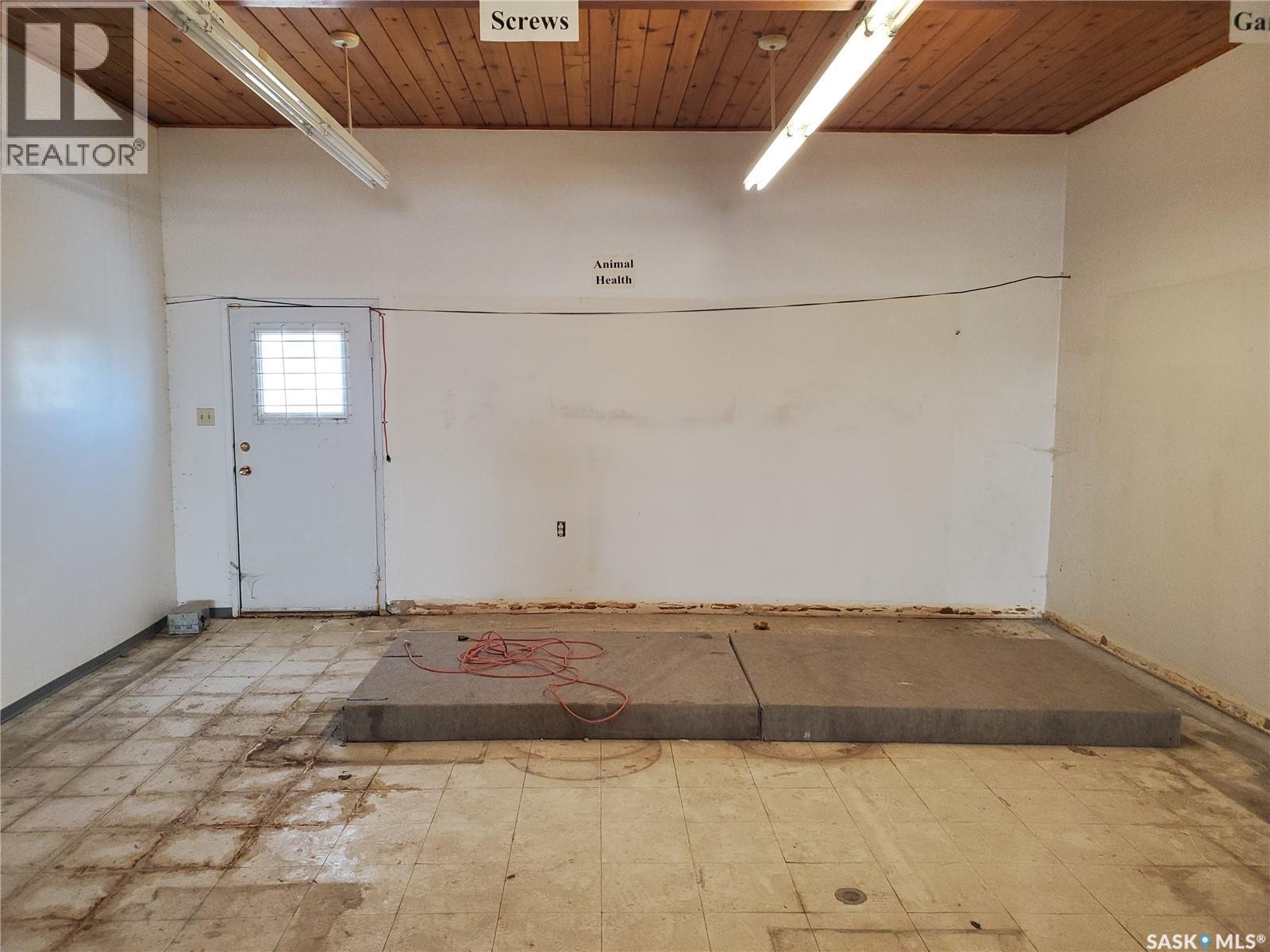102 Railway Avenue N, Cabri, SK