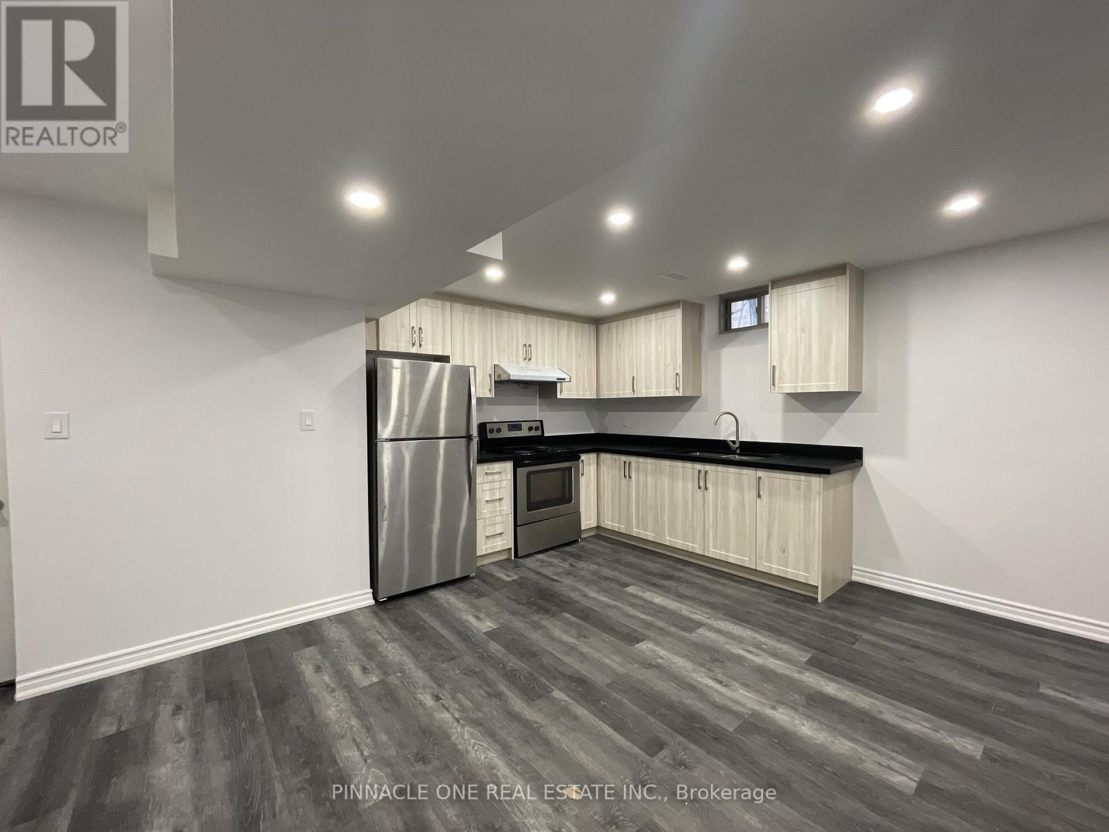 31 Berryman Lane, Markham, ON - Indoor Photo Showing Kitchen