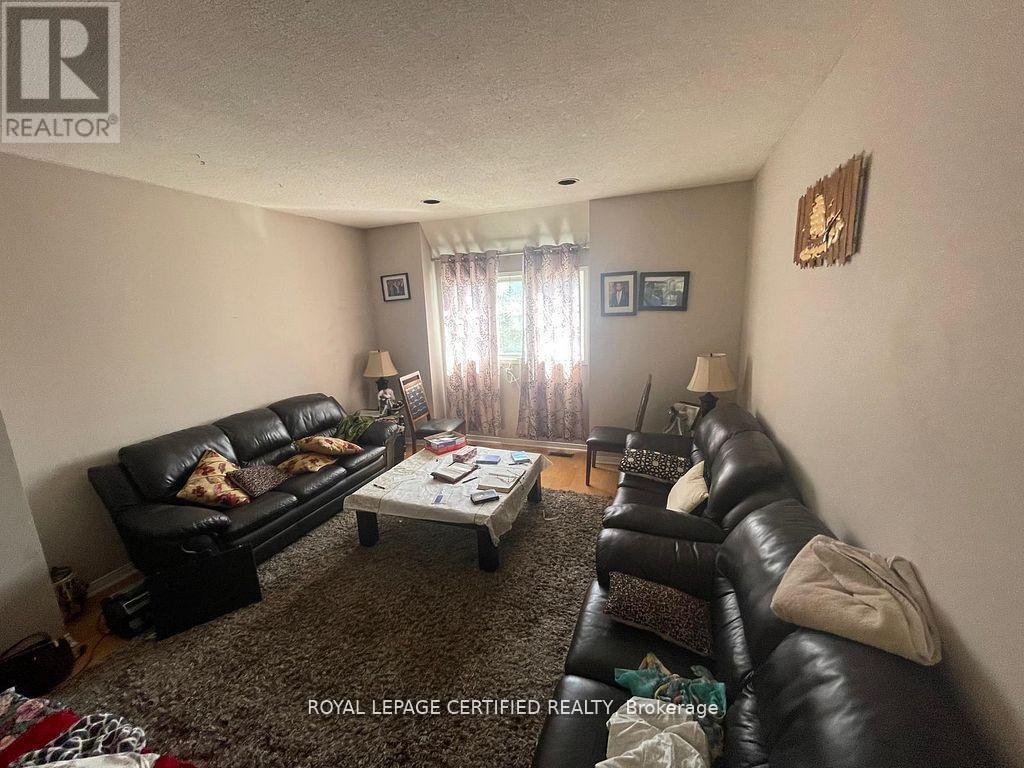 42 Wooliston Crescent, Brampton, ON - Indoor Photo Showing Living Room