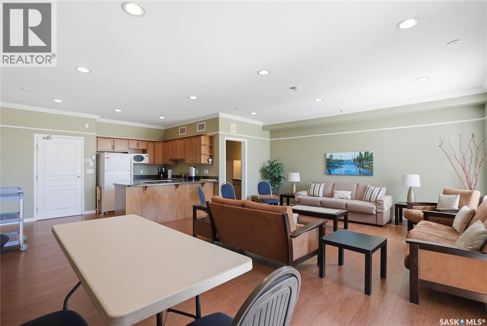 304 218 Heath Avenue, Saskatoon, SK - Indoor Photo Showing Living Room