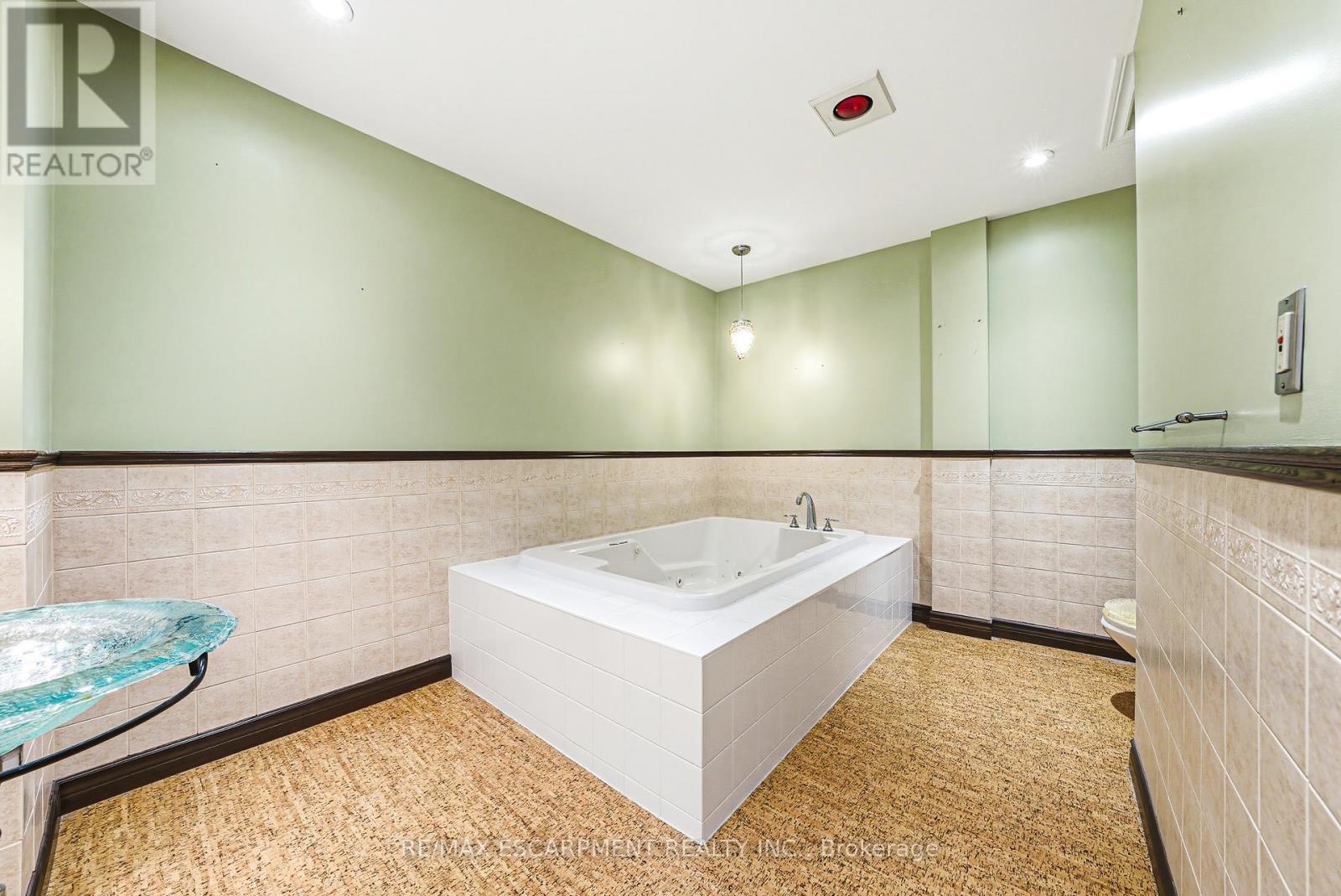 593-595 King Street E, Hamilton, ON