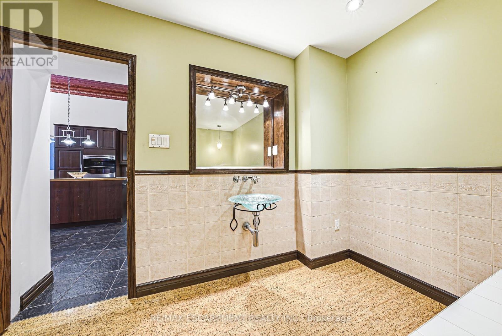 593-595 King Street E, Hamilton, ON