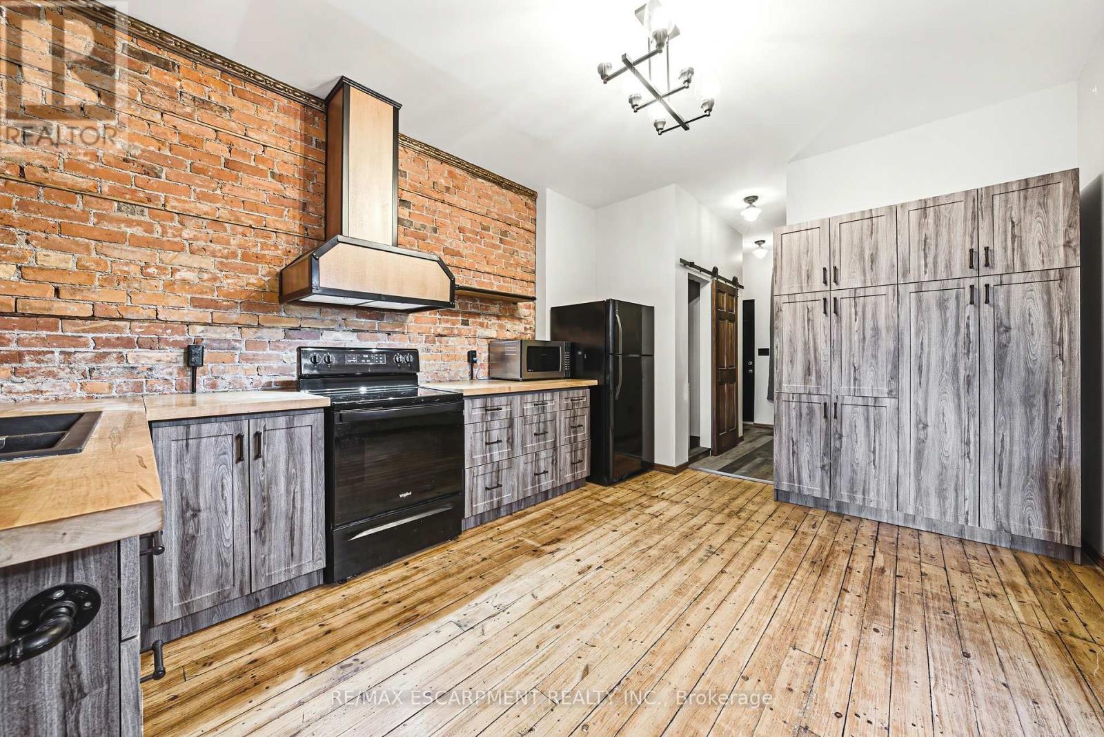 593-595 King Street E, Hamilton, ON