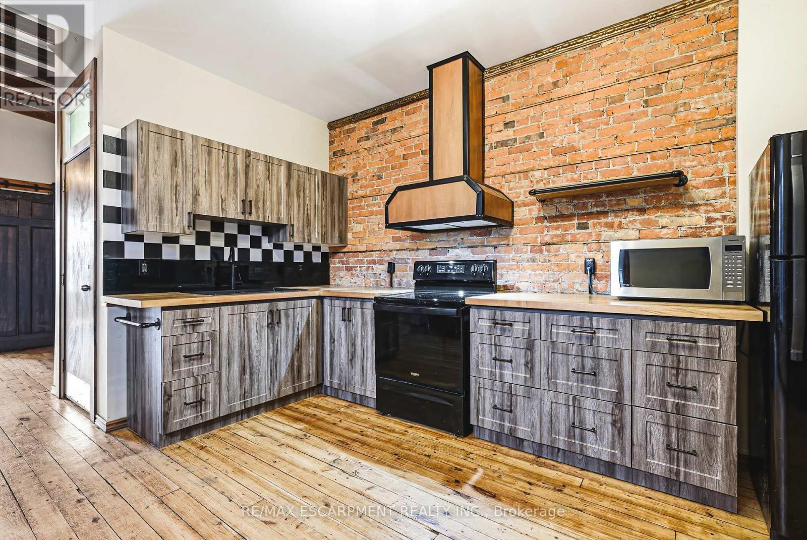 593-595 King Street E, Hamilton, ON