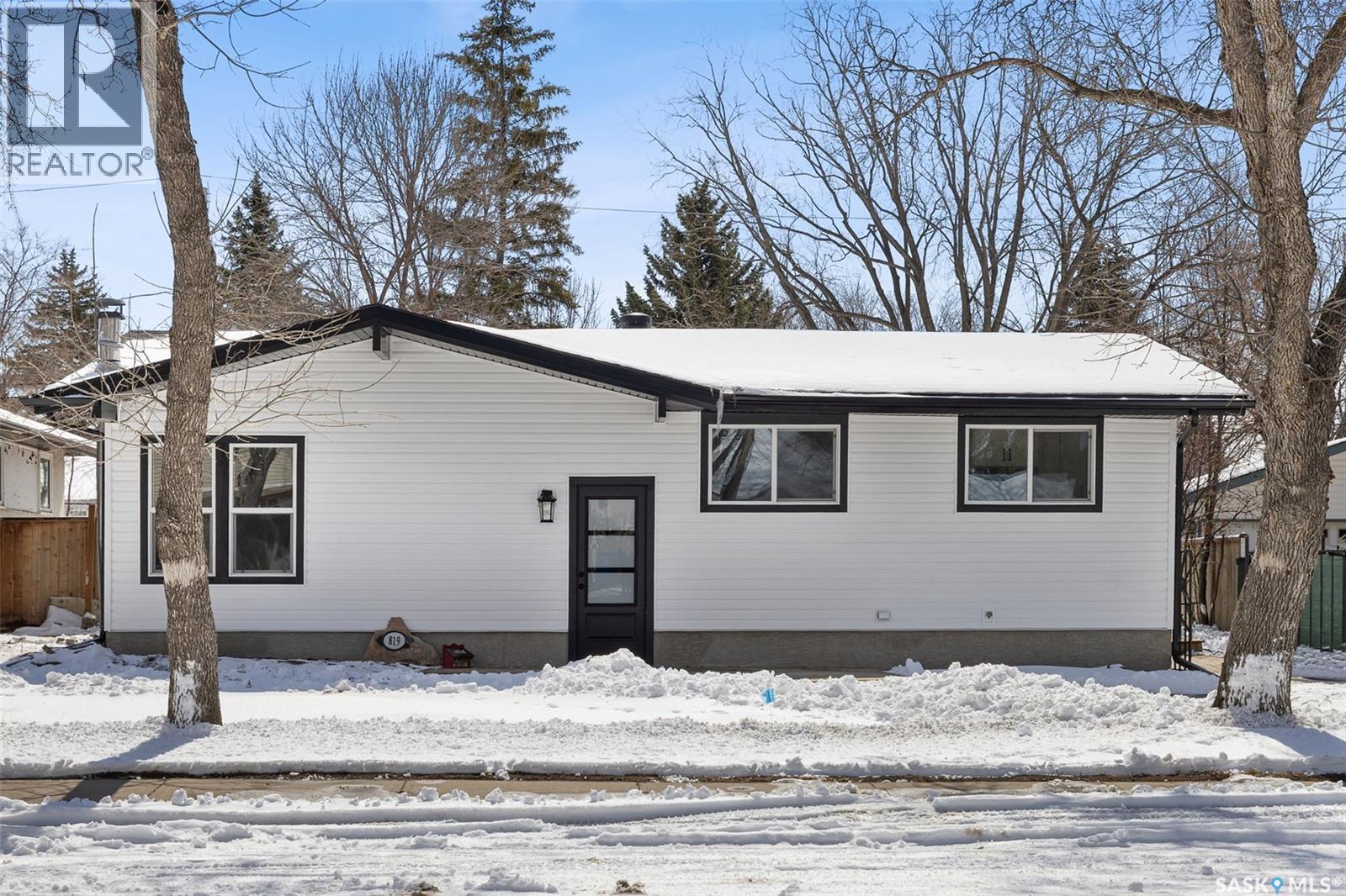 819 Shannon Road, Regina, SK - Outdoor