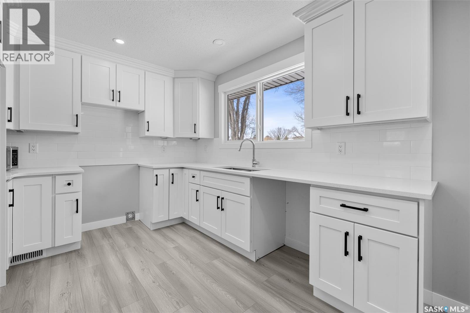 819 Shannon Road, Regina, SK - Indoor Photo Showing Kitchen