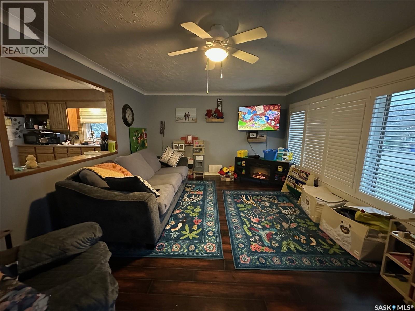 429 Third Street, Estevan, SK - Indoor