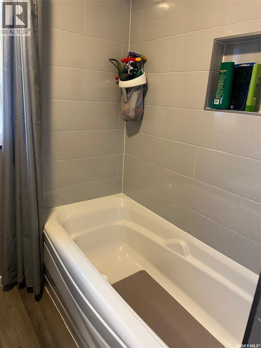 429 Third Street, Estevan, SK - Indoor Photo Showing Bathroom