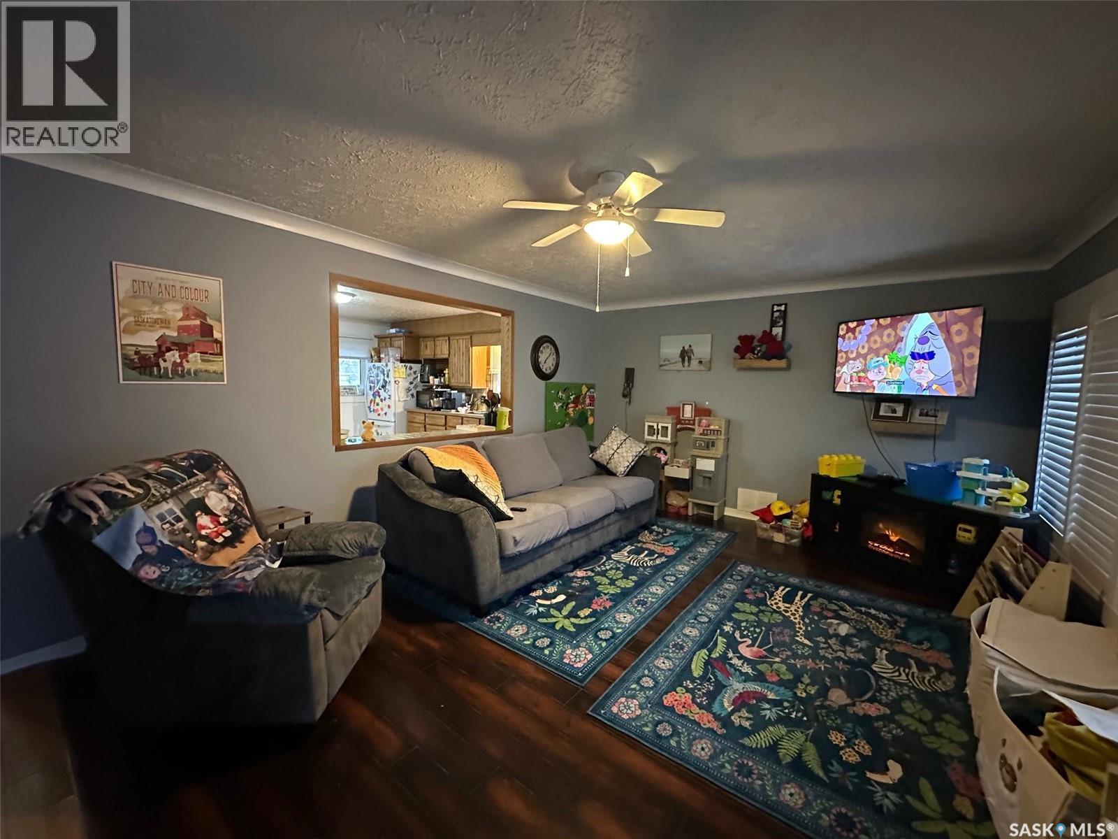 429 Third Street, Estevan, SK - Indoor Photo Showing Living Room