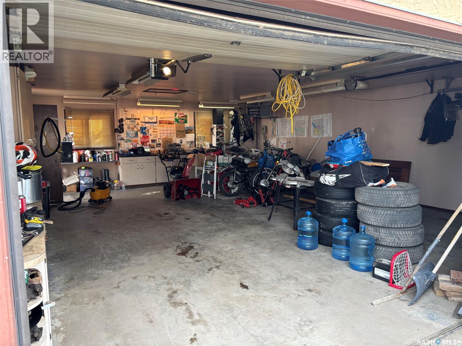 429 Third Street, Estevan, SK - Indoor Photo Showing Garage