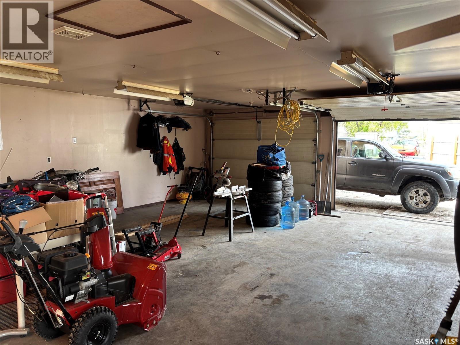 429 Third Street, Estevan, SK - Indoor Photo Showing Garage