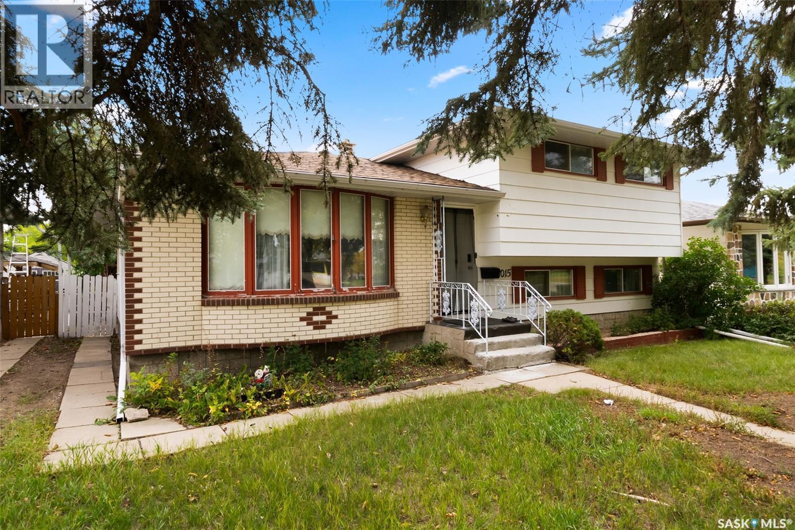1015 12Th Avenue E, Regina, SK - Outdoor With Facade