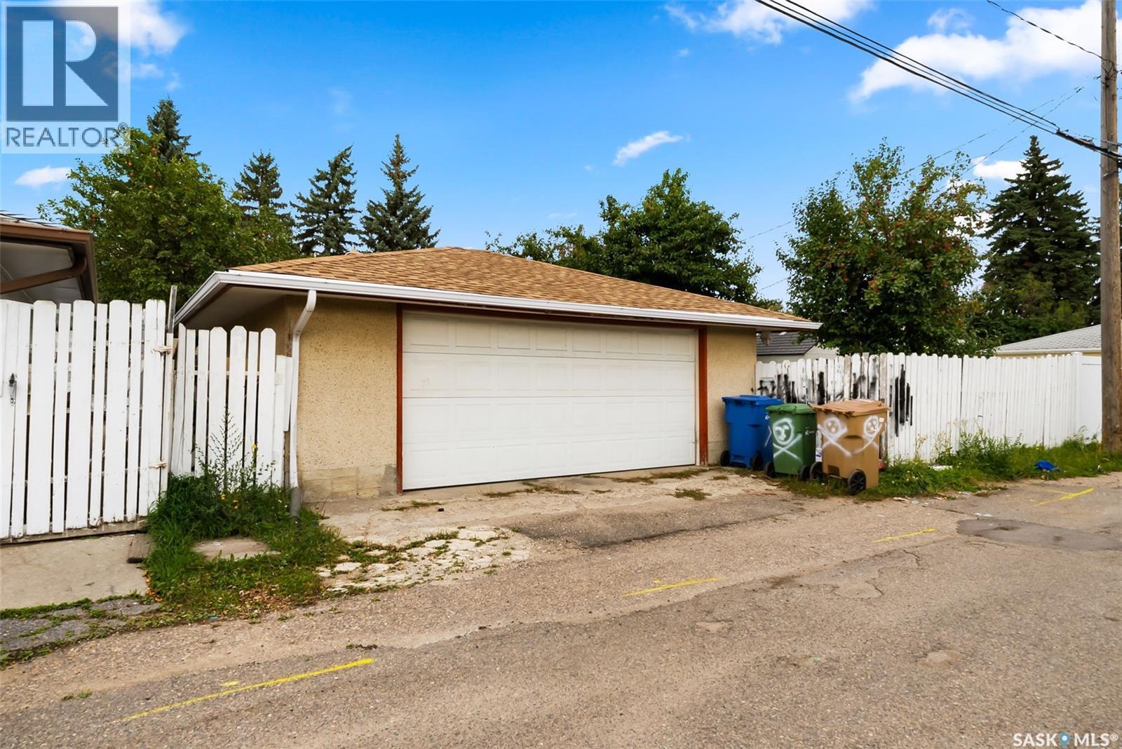 1015 12Th Avenue E, Regina, SK - Outdoor