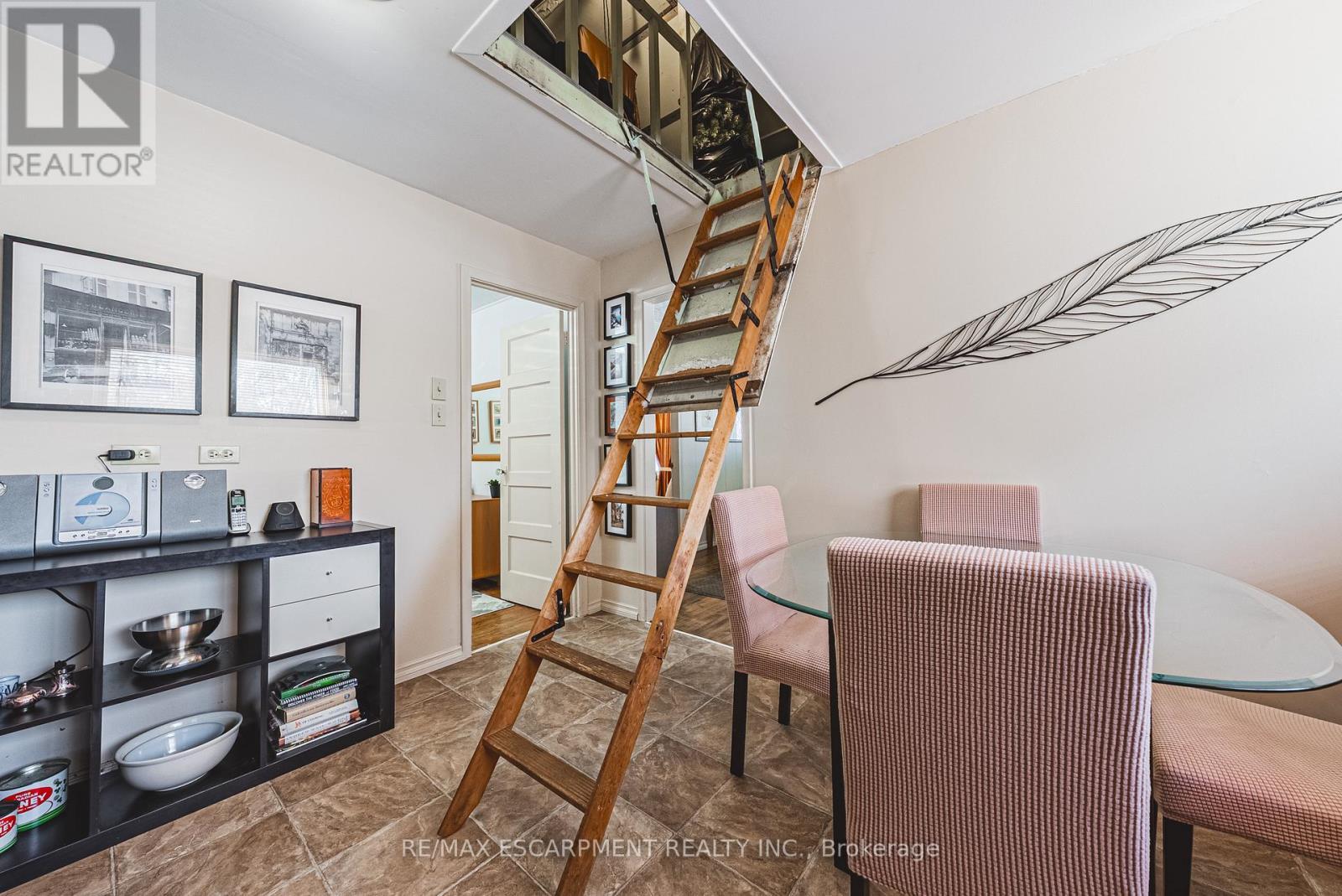 28 Munn Street, Hamilton, ON - Indoor