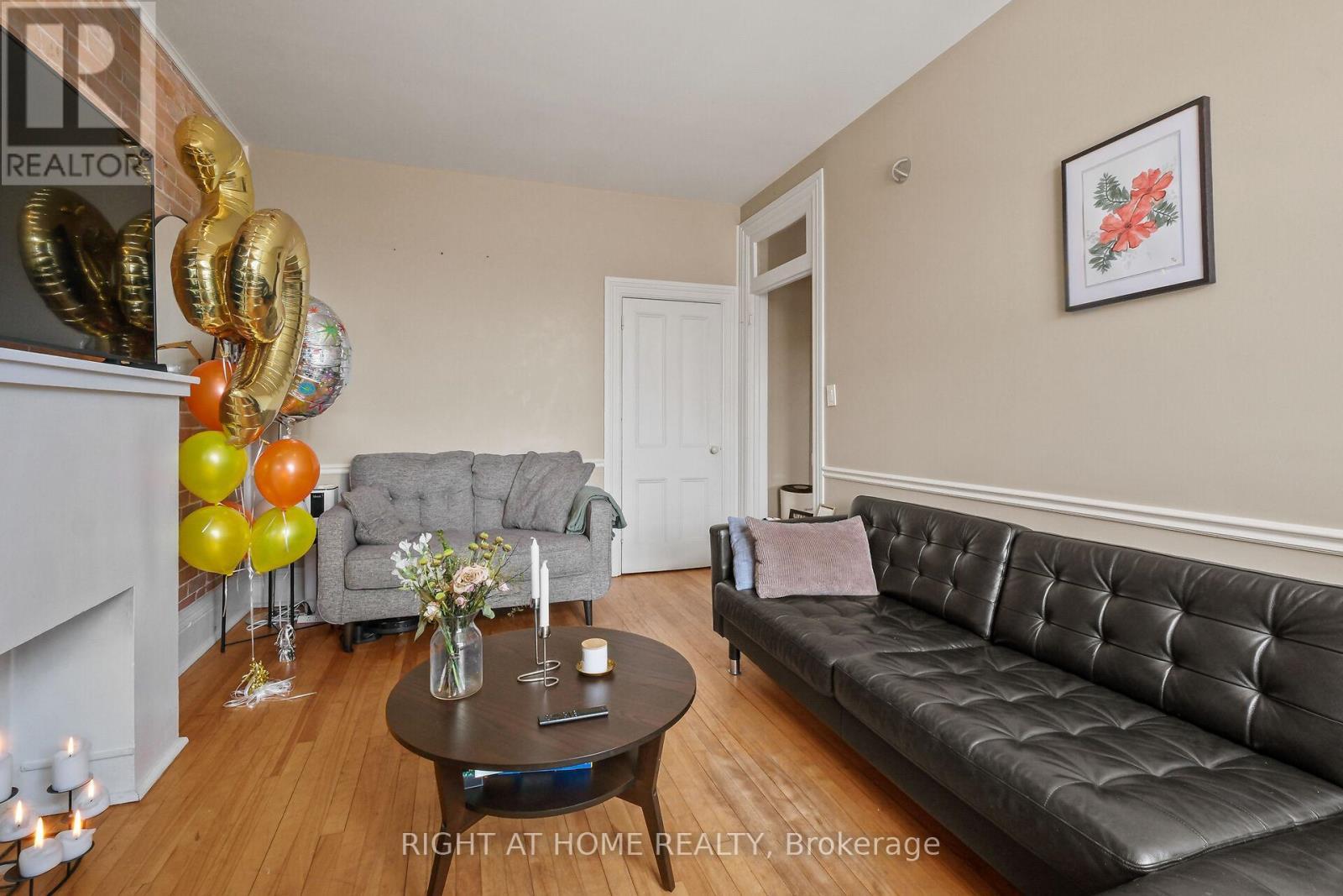 Unit 2=Livingroom - 93 Gilmour Street, Ottawa, ON - Indoor Photo Showing Living Room