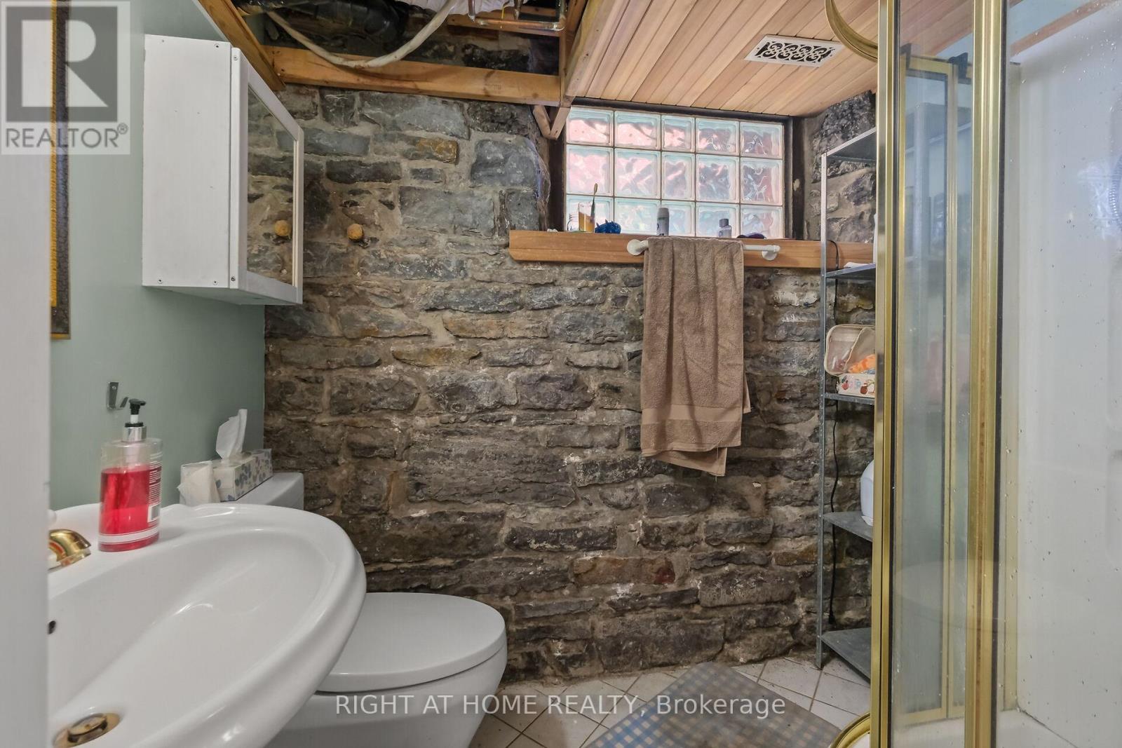 Unit 1-Lower Level-3 pc Bathroom - 93 Gilmour Street, Ottawa, ON - Indoor Photo Showing Bathroom