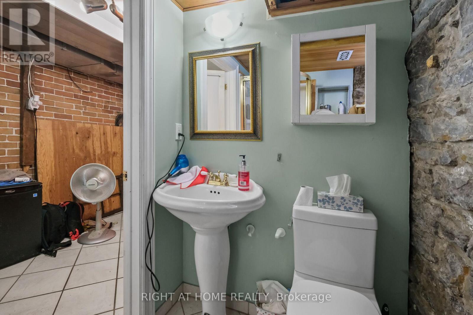 Unit 1-Lower Level-3 pc Bathroom - 93 Gilmour Street, Ottawa, ON - Indoor Photo Showing Bathroom