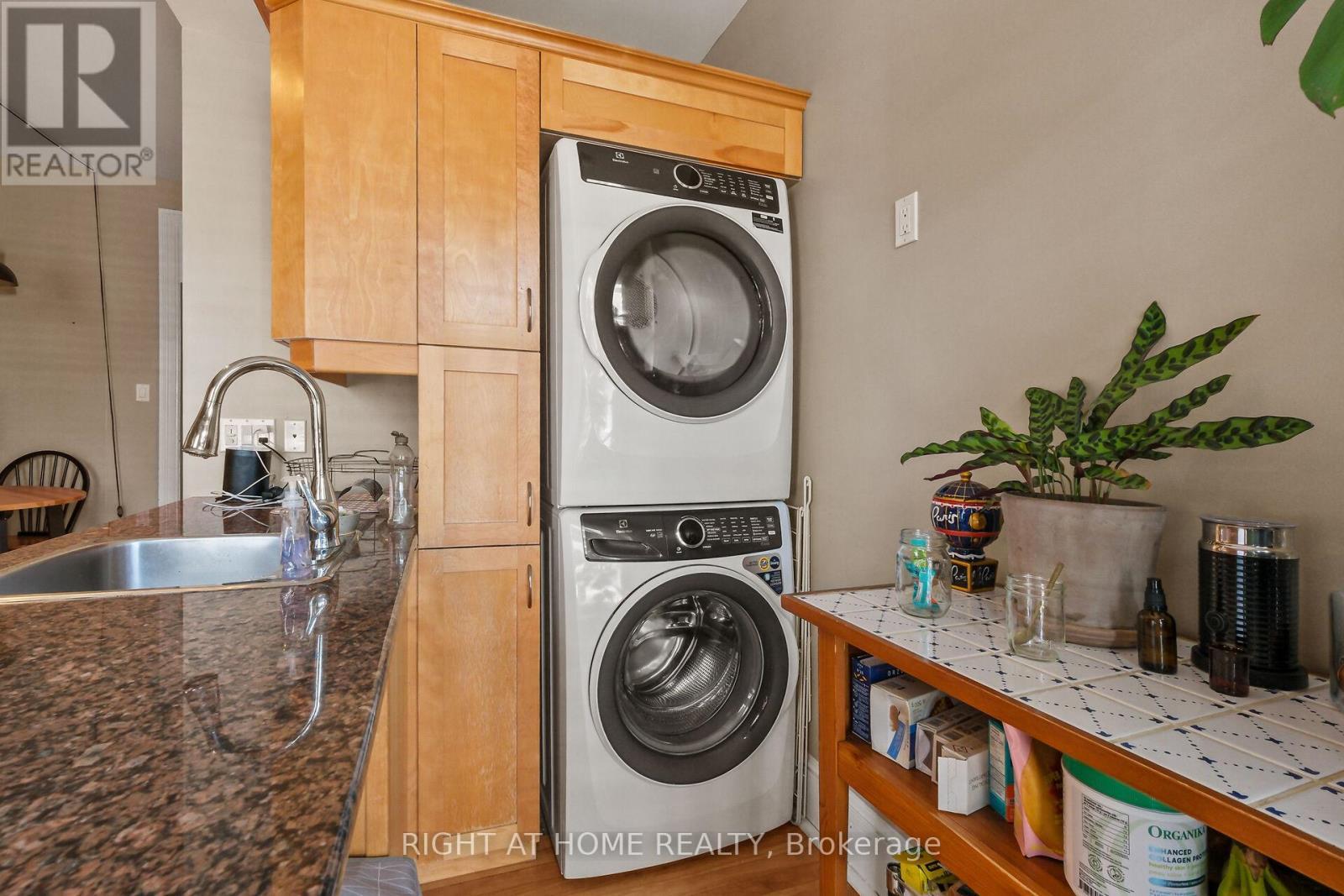 Unit 2-Laundy Facilities - 93 Gilmour Street, Ottawa, ON - Indoor Photo Showing Laundry Room