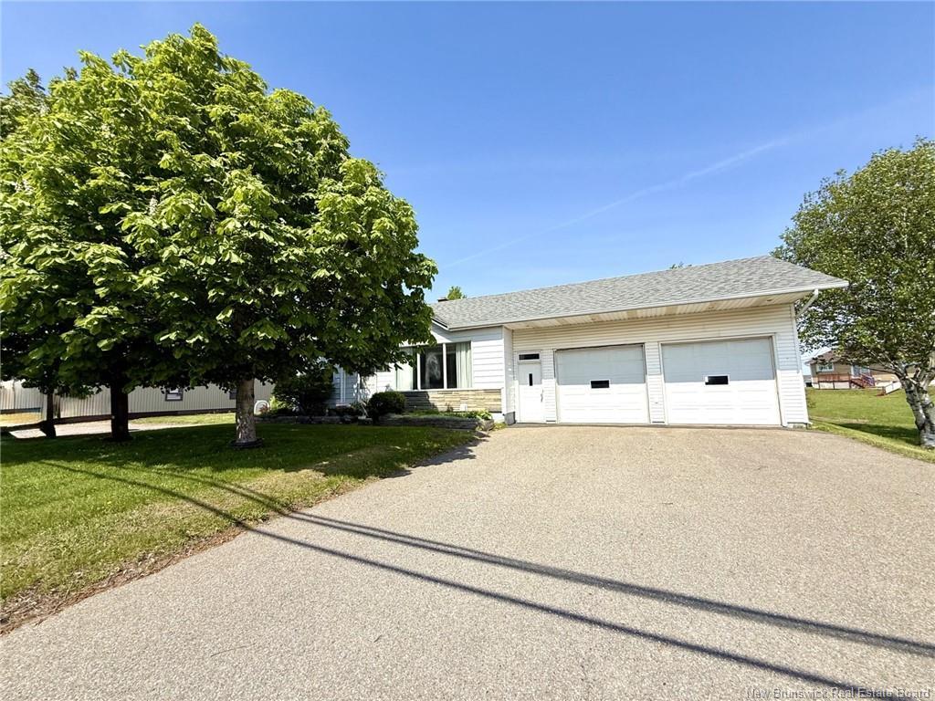 141 1 Ere Rue, Shippagan, NB