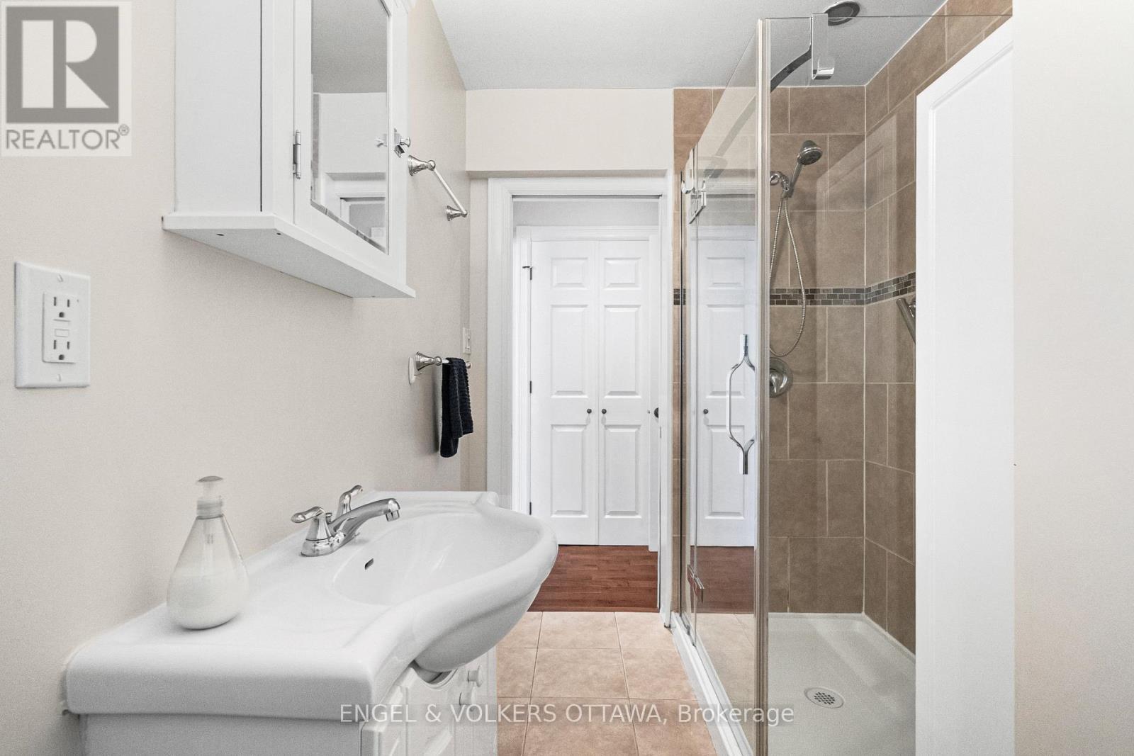1252 Anoka Street, Ottawa, ON - Indoor Photo Showing Bathroom