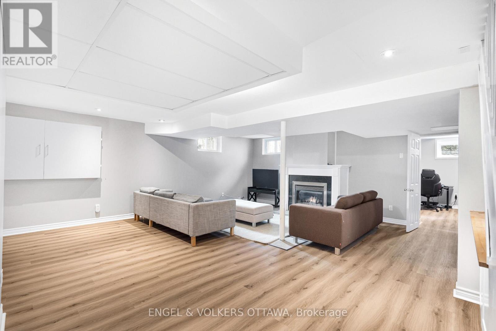 1252 Anoka Street, Ottawa, ON - Indoor With Fireplace