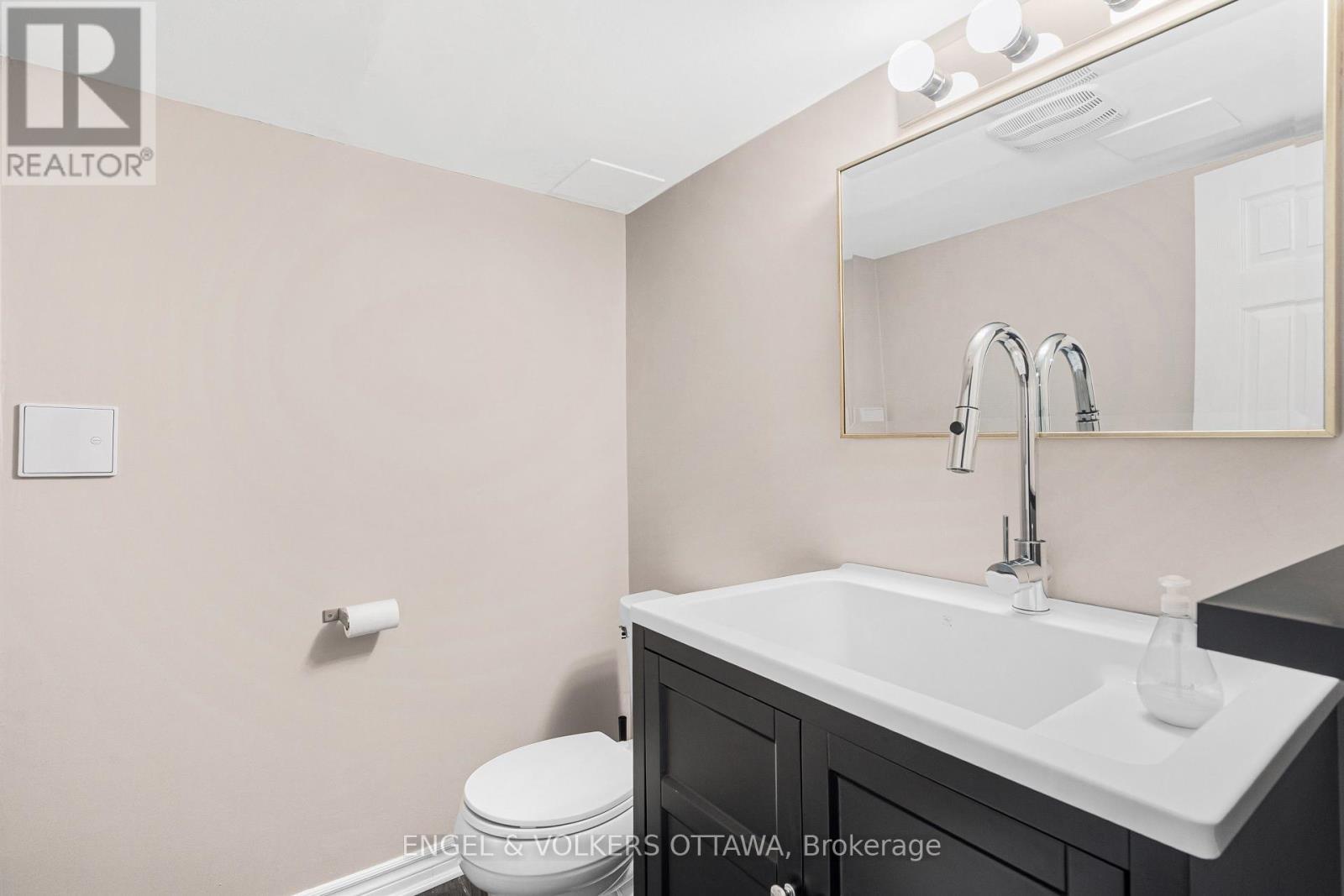 1252 Anoka Street, Ottawa, ON - Indoor Photo Showing Bathroom