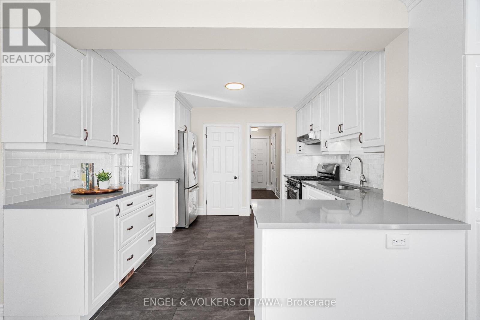 1252 Anoka Street, Ottawa, ON - Indoor Photo Showing Kitchen With Double Sink