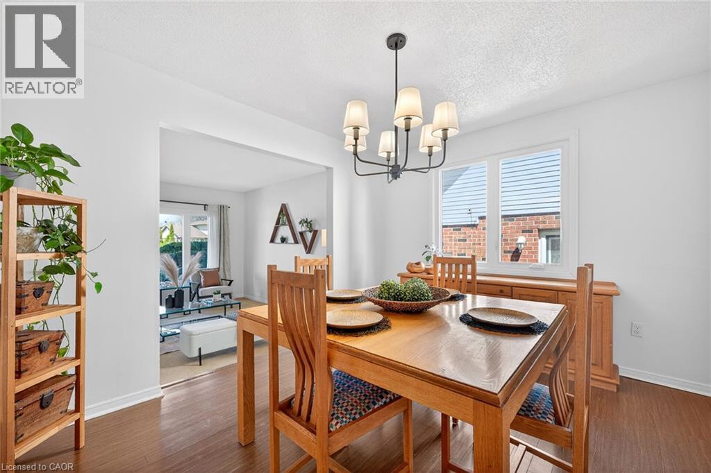 22 Vance Crescent, Waterdown, ON - Indoor Photo Showing Dining Room