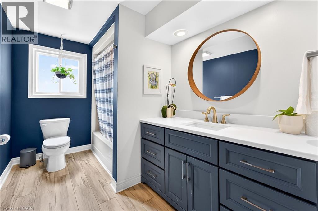 22 Vance Crescent, Waterdown, ON - Indoor Photo Showing Bathroom