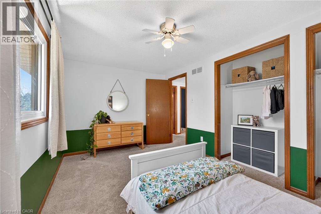 22 Vance Crescent, Waterdown, ON - Indoor Photo Showing Bedroom